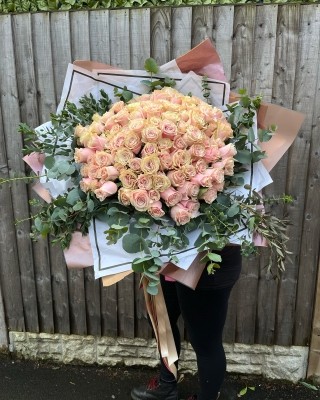 100 pink rose bouquet