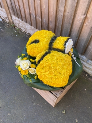 3 D yellow boxing gloves
