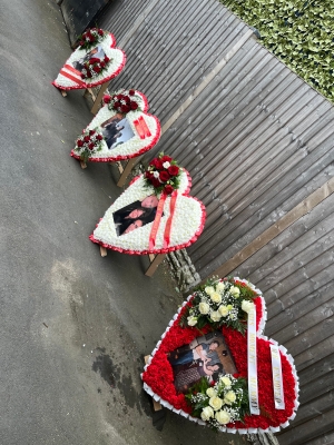 3ft Standing hearts