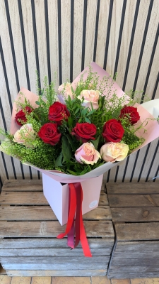 Valentines mixed roses