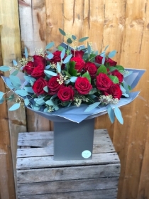 18 red roses