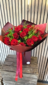 Luxury 18 valentines roses